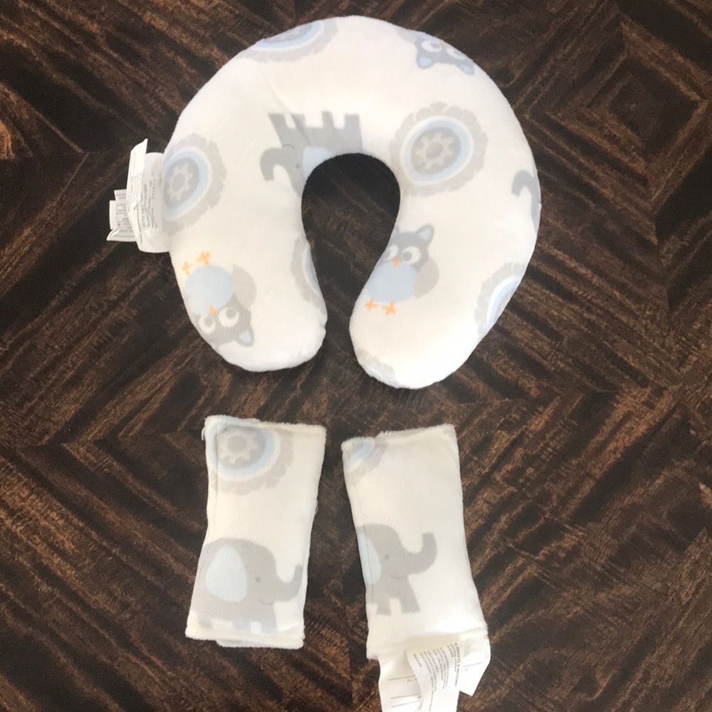 Blankets & Beyond Carseat strap covers & head rest